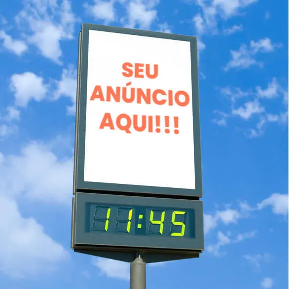 Anúncio em um relógio de rua com os dizeres: seu anúncio aqui!